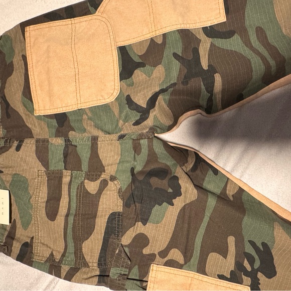 MNML Tan and Green Cargo Pants - Picture 4 of 7